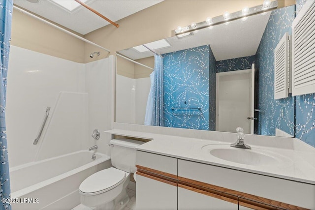 full bath featuring toilet, wallpapered walls, shower / bath combo with shower curtain, and vanity