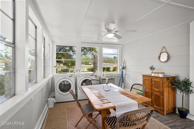 sunroom / solarium featuring ceiling fan and washer and clothes dryer