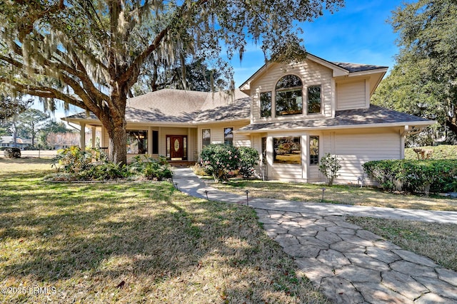 view of front facade with a front lawn