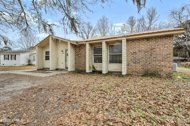 1986 Pulaski Dr, Beaufort, SC 29906 - view of front facade featuring brick siding and metal roof
