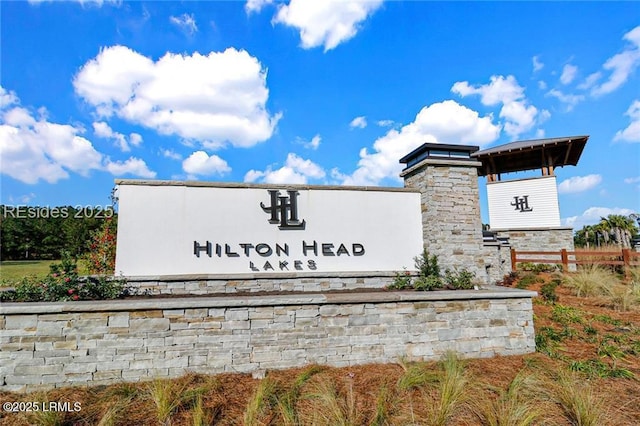 view of community / neighborhood sign