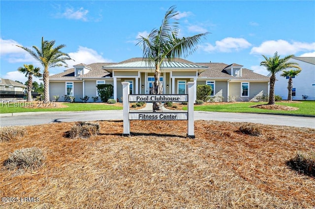 view of front of property
