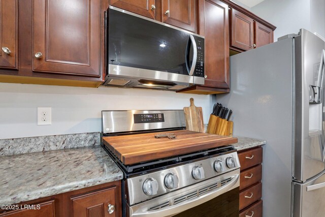 washroom featuring cabinets, independent washer and dryer, and light tile patterned floors