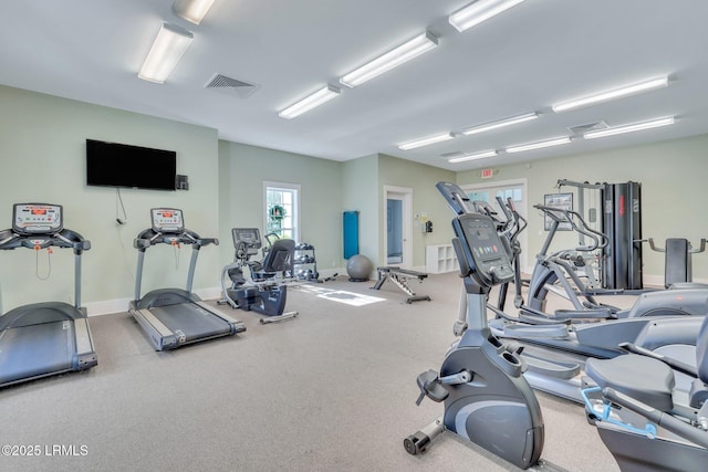 exercise room with visible vents and baseboards