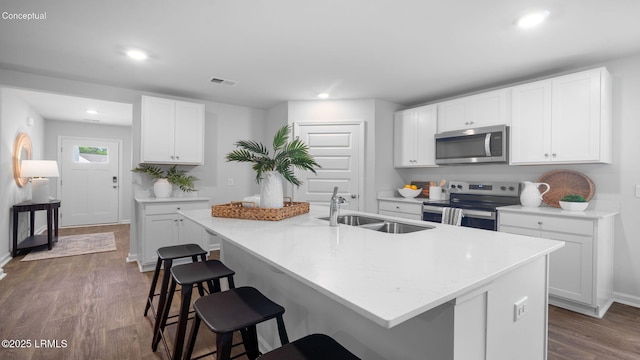 1493 Sanctum St, Ridgeland, SC 29936 - kitchen featuring stainless steel appliances, a sink, a breakfast bar, recessed lighting, and dark wood-type flooring
