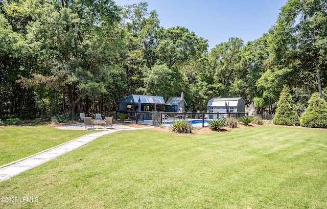 view of yard featuring a patio