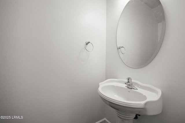 bathroom featuring a sink