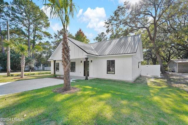 modern inspired farmhouse featuring a front lawn