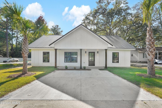 modern inspired farmhouse with a front yard