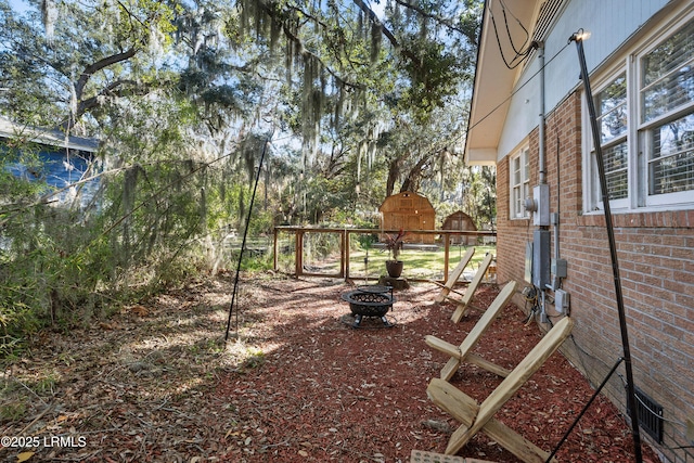 view of yard featuring a fire pit