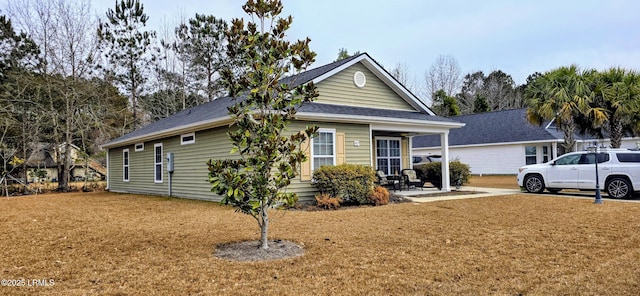 view of front of house with a front yard