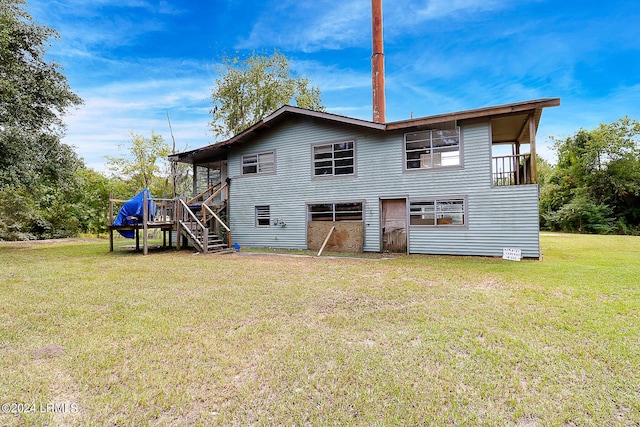 rear view of house featuring a yard