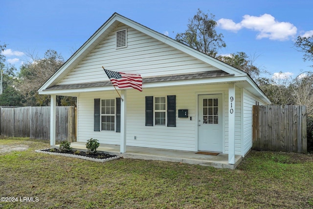 view of front of house with a front yard