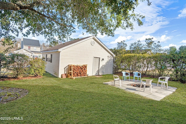 view of yard featuring a patio