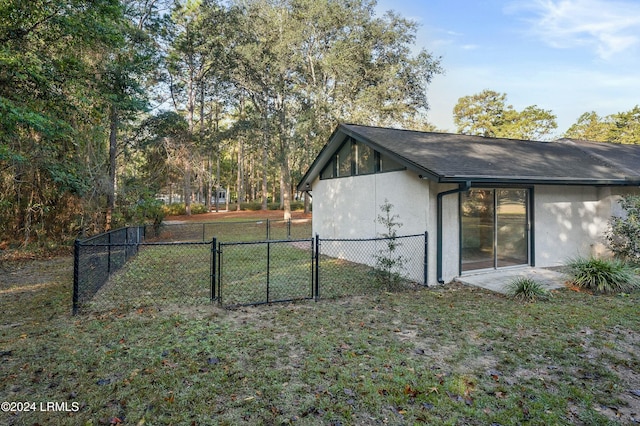 100 Thomas Sumter St, Beaufort, SC 29907 - view of home's exterior with stucco siding and a gate