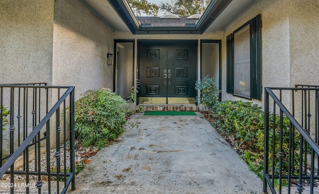 100 Thomas Sumter St, Beaufort, SC 29907 - property entrance featuring stucco siding