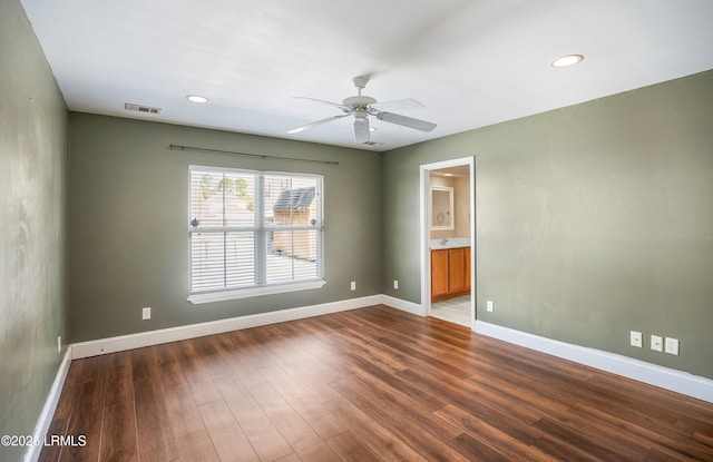 unfurnished room with dark wood-type flooring and ceiling fan