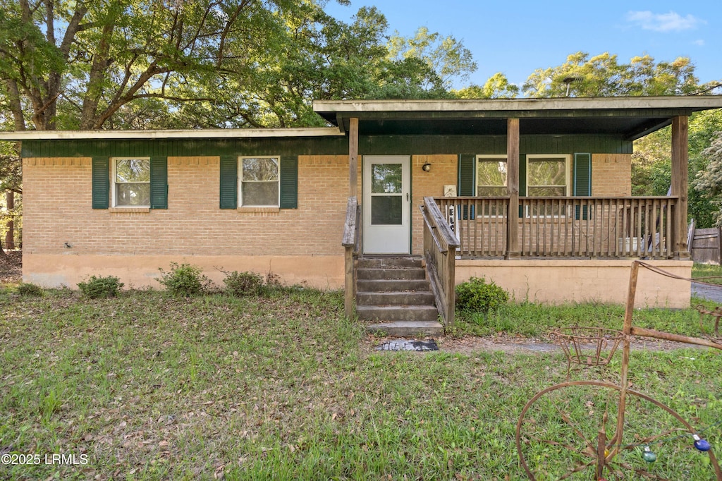 17 Country Manor Rd, Beaufort, SC 29906 - view of front of property with brick siding and a porch