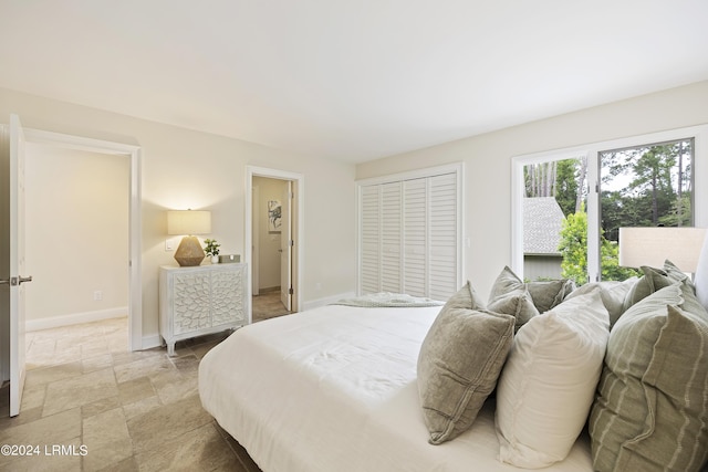 bedroom with a closet