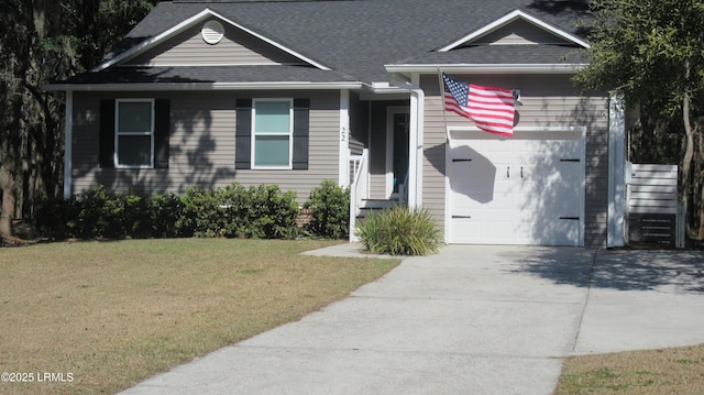 view of front facade with driveway, roof with shingles, and a front yard