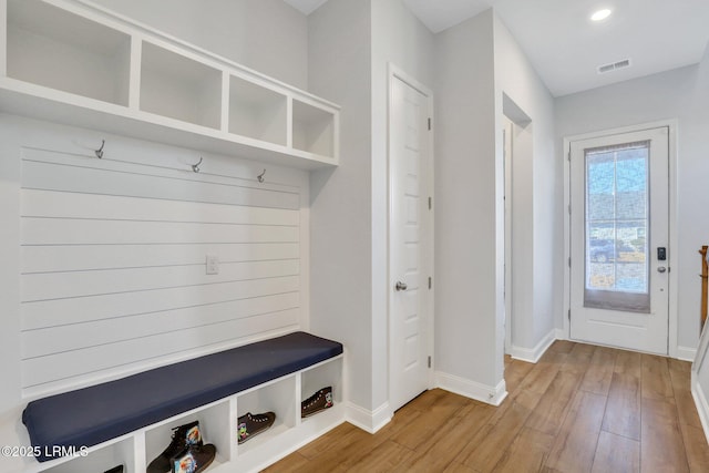 mudroom featuring baseboards, visible vents, wood finished floors, and recessed lighting