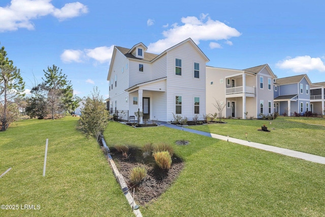 view of front of property featuring a front lawn