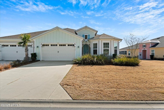 view of front facade featuring a garage