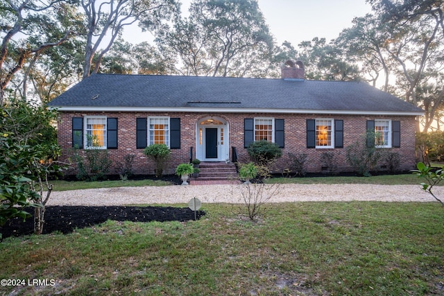 single story home featuring a front lawn