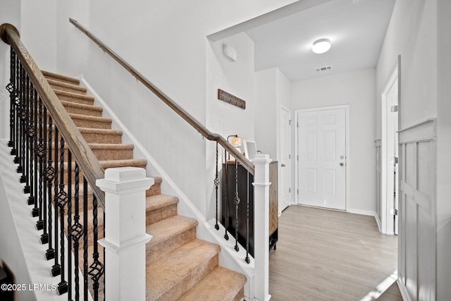 entryway with light wood-style floors, baseboards, and visible vents