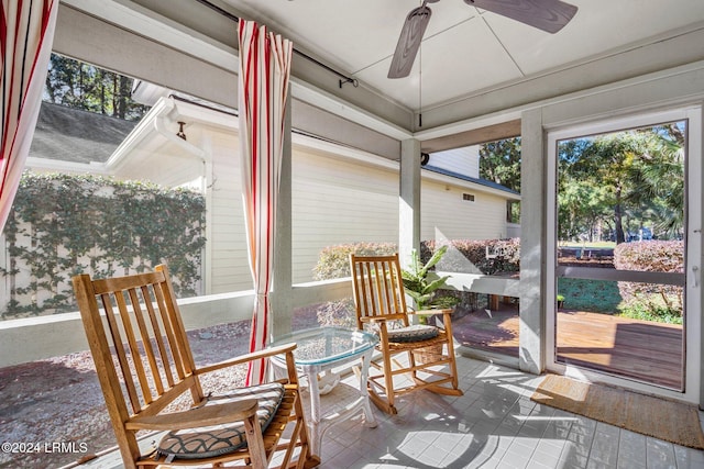 sunroom / solarium featuring ceiling fan