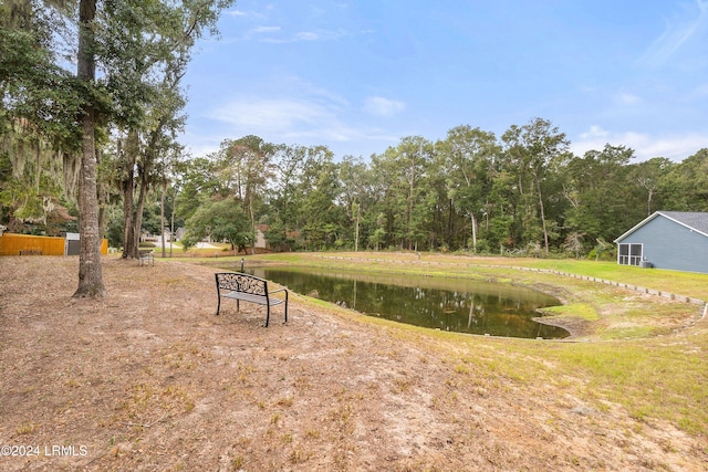 view of yard featuring a water view