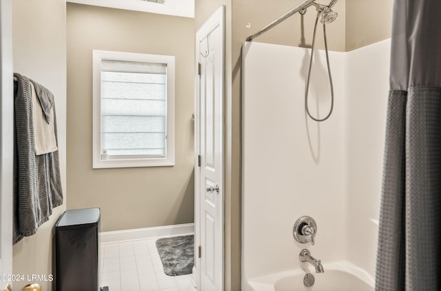 bathroom featuring shower / tub combo