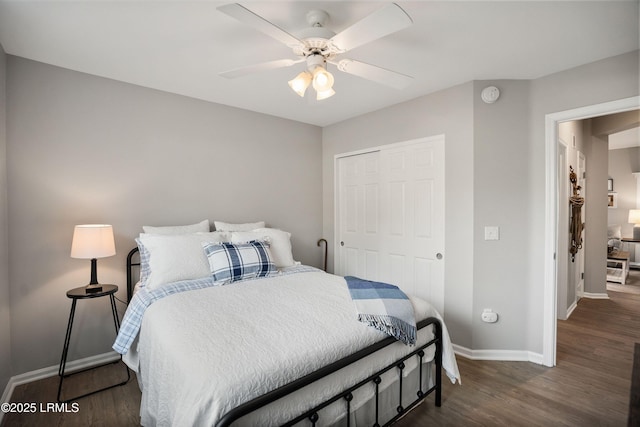 bedroom featuring dark wood-type flooring, ceiling fan, and a closet