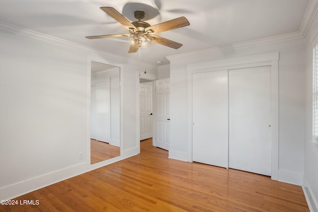 unfurnished bedroom with light wood-style floors, crown molding, baseboards, and ceiling fan