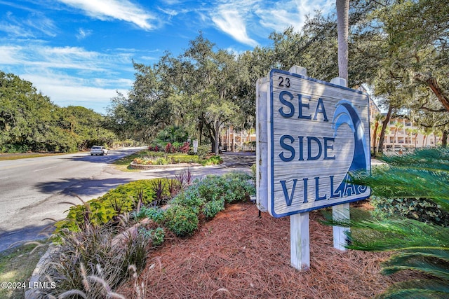 view of community / neighborhood sign