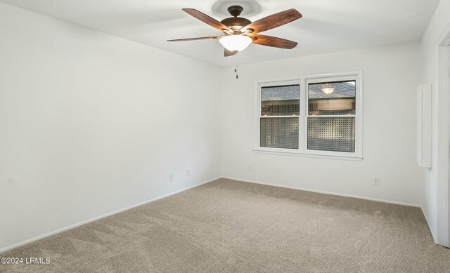 carpeted empty room featuring ceiling fan