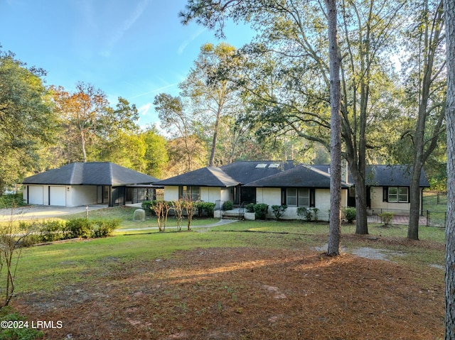 view of front of house featuring a garage and a front lawn