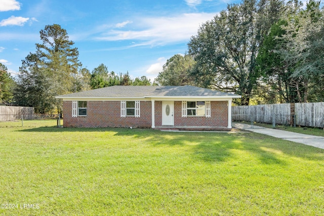 single story home featuring a front lawn