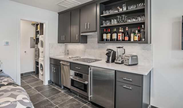 524 Sunsuite, Fripp Island, SC 29920 - bar featuring sink, backsplash, stainless steel appliances, and stacked washing maching and dryer