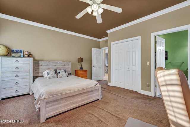 bedroom with crown molding, carpet floors, ceiling fan, and a closet