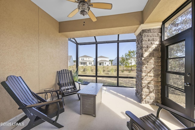 sunroom with ceiling fan
