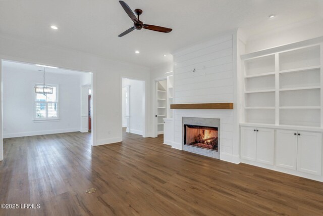 office with vaulted ceiling and light hardwood / wood-style floors