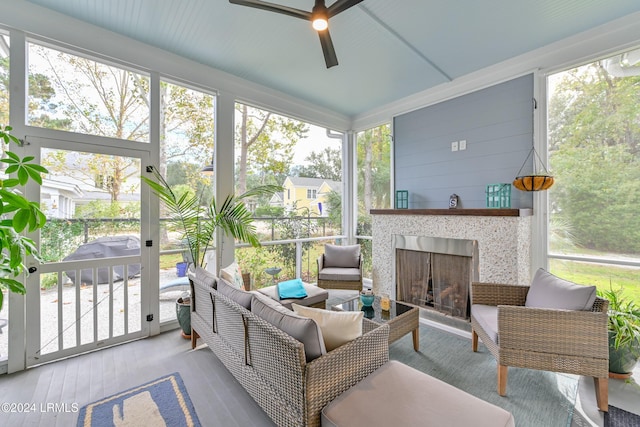 sunroom with ceiling fan