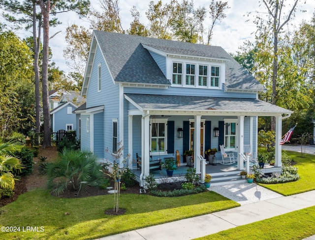 view of front facade featuring a front yard and covered porch