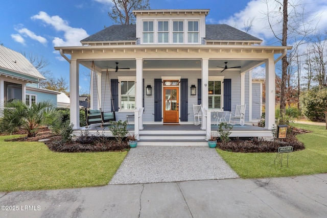 view of front facade featuring ceiling fan, a porch, and a front lawn