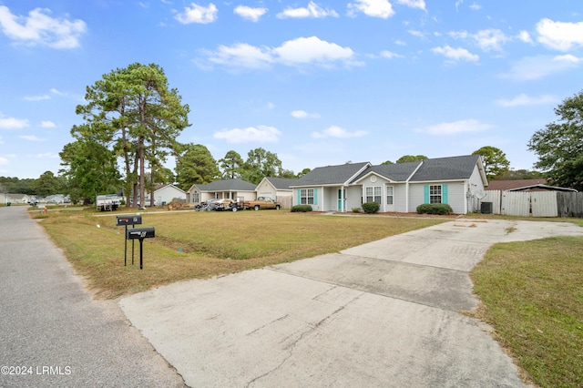 ranch-style home featuring a front lawn