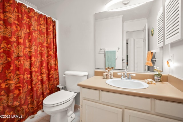 905 Gull Cv, Fripp Island, SC 29920 - bathroom featuring vanity, tile patterned flooring, crown molding, and a shower with curtain