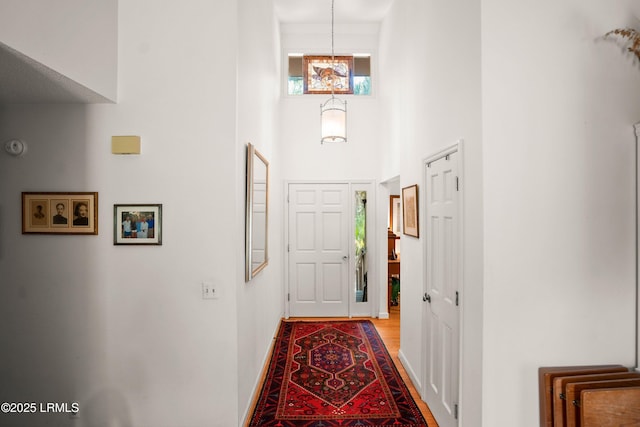 905 Gull Cv, Fripp Island, SC 29920 - hall with a high ceiling, wood finished floors, and a chandelier