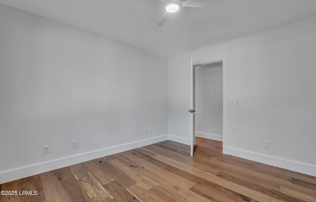 unfurnished room featuring light wood-style flooring, baseboards, and ceiling fan