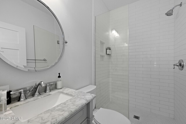 142 President St, Charleston, SC 29403 - bathroom featuring toilet, tiled shower, and vanity